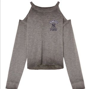 VS PINK - MLB Collection - Yankees Cold Shoulder